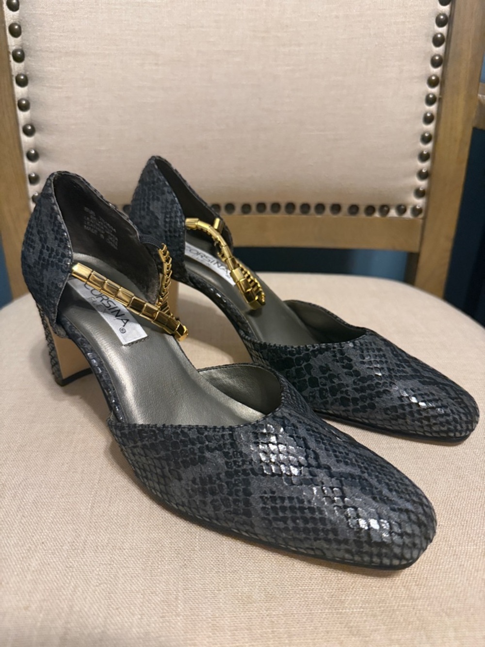 Corsina Flex “Beverly” Women’s Snake-Print Embossed Leather Heels, Size 8.5B